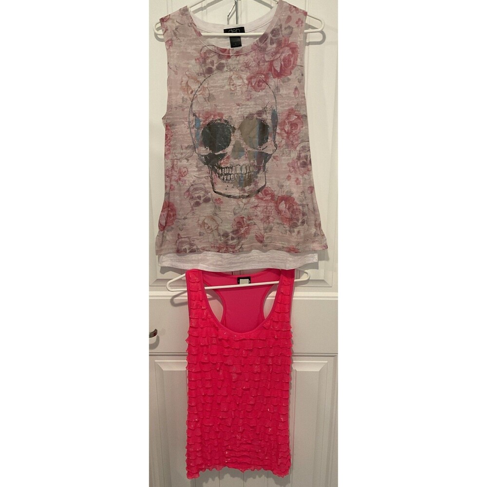 EUC Deb Women’s Juniors Tank Top Lot Of 2 Foiled Skull & Layered Ruffles Large